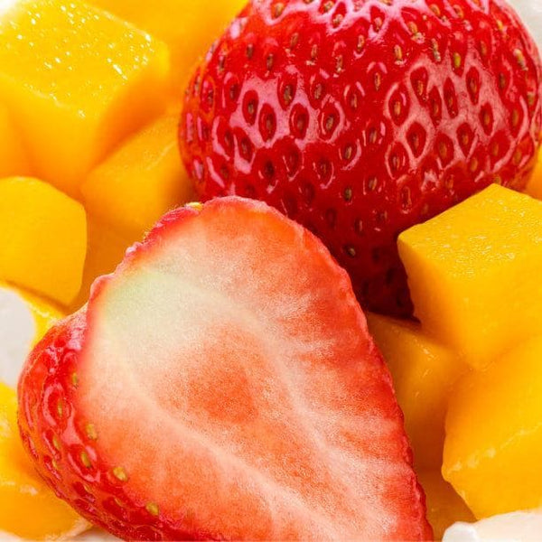 RELX POD PRO 2 Strawberry Mango pods placed with fresh strawberries and mango slices, emphasizing their sweet and tropical essence.